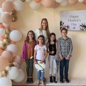 Meet your Posher, Dionne